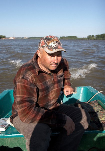 01-bootsausfahrten.jpg - Fahrt über die Donau. Unser Ranger bei der ersten Ausfahrt.
